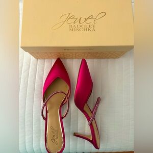 NWT Jewel by Badgley Mischka Mule in Pink Satin. Never worn.